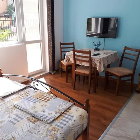 Flowers Apartment *